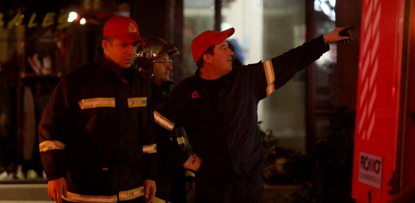 Τραγωδία στη Γλυφάδα: Νεκρή γυναίκα σε διαμέρισμα από φωτιά